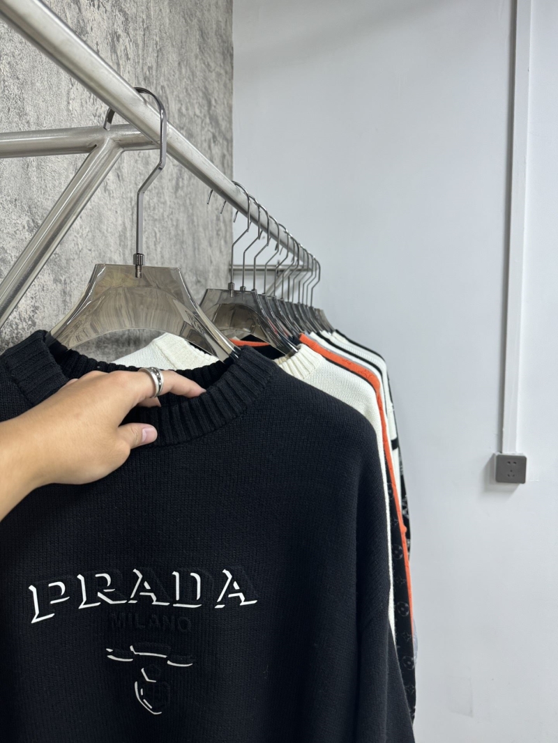 Pra*a sweater